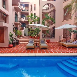 https://acanto-boutique-hotel-and-condominiums.allrivieramayahotels.com